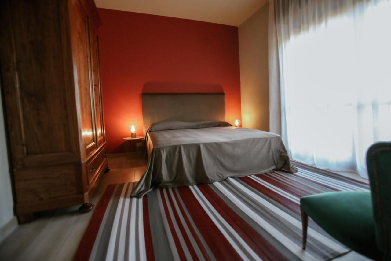 Ca'Du Lin - Jacuzzi Acomodação com café da manhã Cisterna dʼAsti Exterior foto